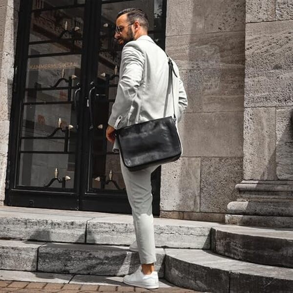 Découvrez notre test complet de la sacoche en cuir Time Resistance pour hommes : qualité, design et fonctionnalité au rendez-vous pour un accessoire qui ne passe pas inaperçu.