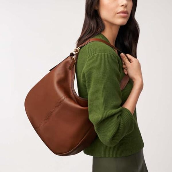 Découvrez notre analyse complète du sac Fossil Jolie en cuir écologique : style, fonctionnalités et engagement durable pour un accessoire tendance et respectueux de l'environnement