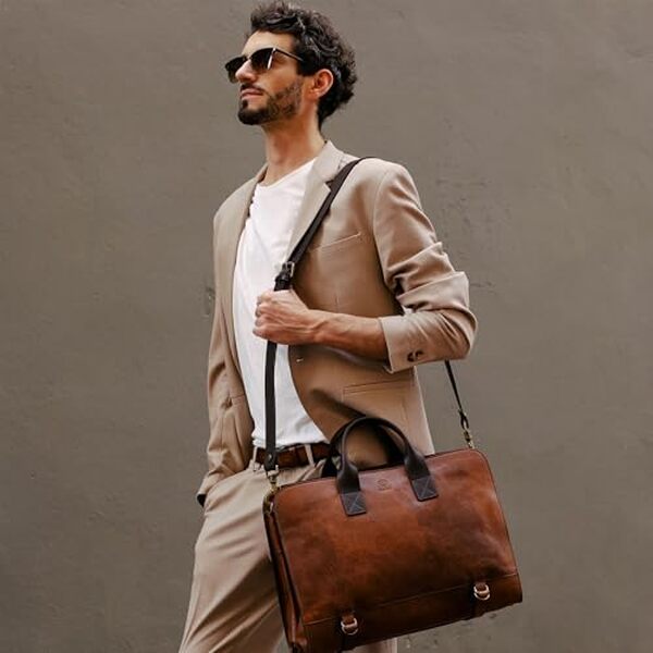 Découvrez notre analyse détaillée de la mallette en cuir time resistance pour ordinateur portable : design, durabilité et confort d'utilisation passés au crible