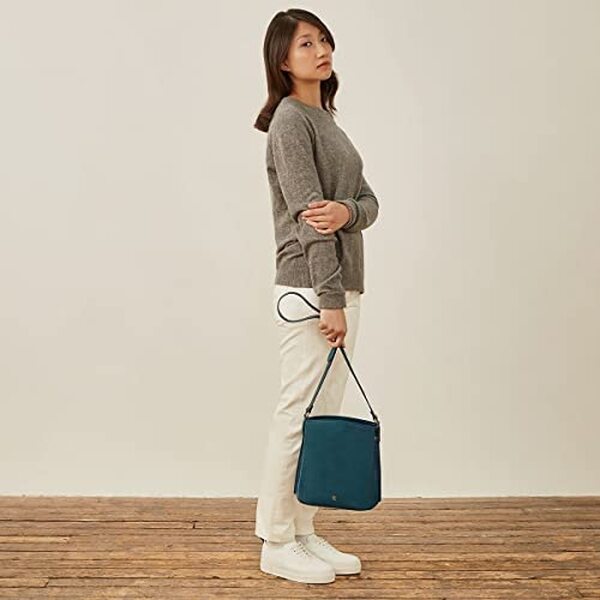 Découvrez notre critique complète du sac seau Palermo noir de Maxwell Scott : design, qualité et style. Parfait pour les amateurs de maroquinerie de luxe et d'élégance.