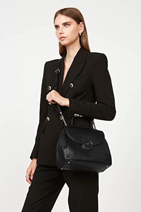 Découvrez notre avis détaillé sur le sac à main Lancaster Pia : qualité, design et fonctionnalité passés en revue pour vous guider dans votre choix