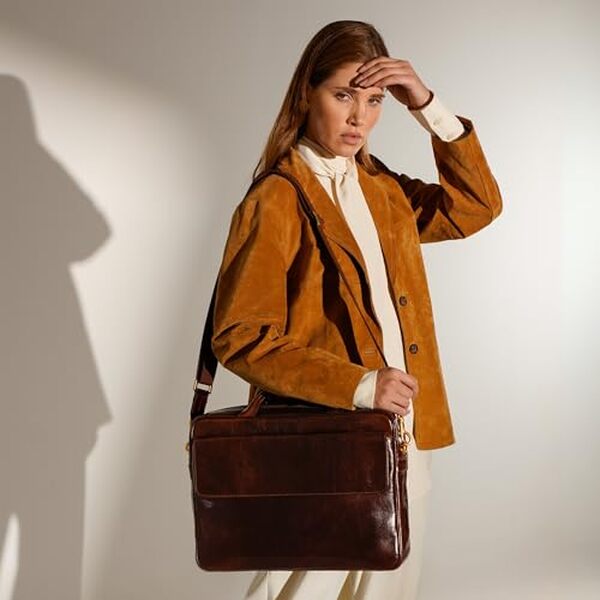 Découvrez notre avis détaillé sur la sacoche en cuir Time resistance, un accessoire alliant style et fonctionnalité pour transporter votre ordinateur avec classe.